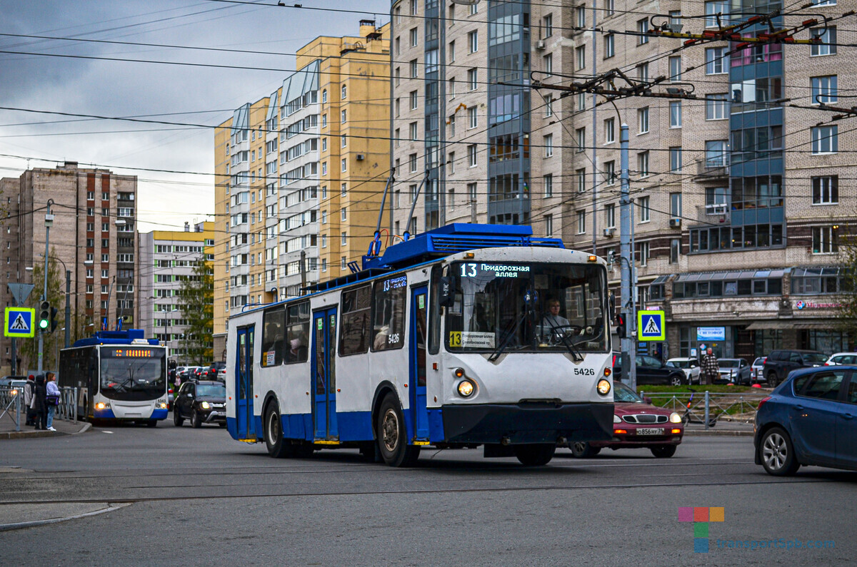 Маршрут троллейбуса 13 на карте СПб, расписание по остановкам трассы Придорожная  аллея - Светлановский пр.